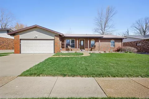 2219 Chatport Rd, Saint Louis, MO 63129
