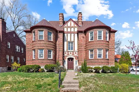 7801 Delmar #2W, Saint Louis, MO 63130