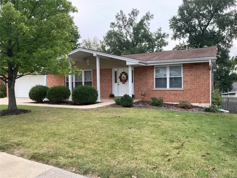 4590 Valmeyer Dr, Saint Louis, MO 63128