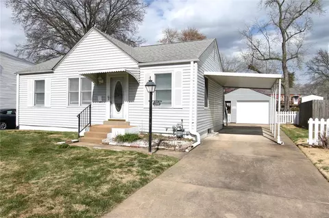 1230 Saint Florence Dr, Florissant, MO 63031