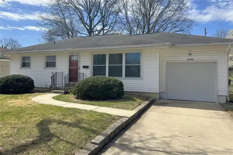 1090 Lindsay Ln, Florissant, MO 63031