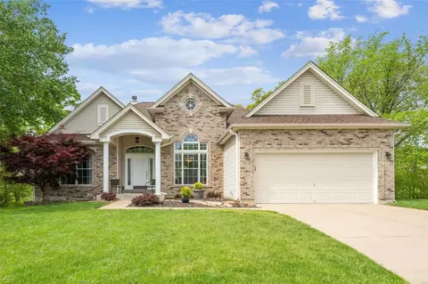 185 Meramec Oak Rdg, Fenton, MO 63026