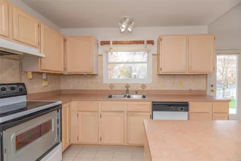 Kitchen - 2338 Hidden Deer Dr, O'fallon, MO 63368 photo 2 of 3