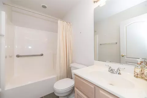 Bath - 2338 Hidden Deer Dr, O'fallon, MO 63368 photo 6 of 8