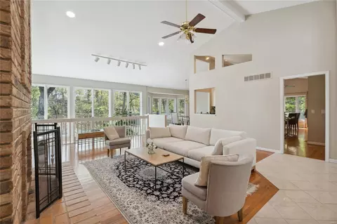 Living - 512 Eagles Nest Ct, Wildwood, MO 63011 photo 2 of 5