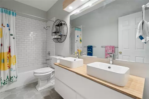 Bath - 512 Eagles Nest Ct, Wildwood, MO 63011 photo 2 of 4