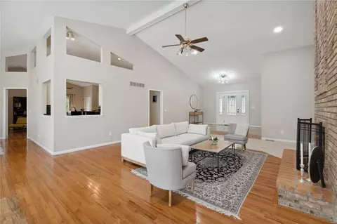 Living - 512 Eagles Nest Ct, Wildwood, MO 63011 photo 3 of 5