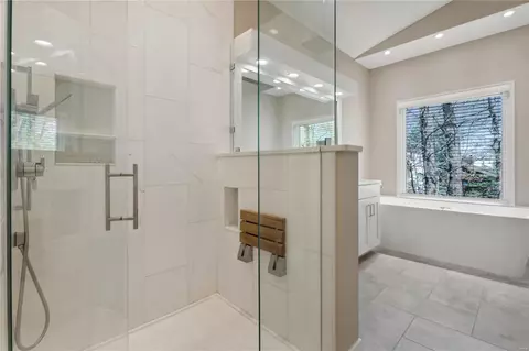 Bath - 512 Eagles Nest Ct, Wildwood, MO 63011 photo 1 of 4