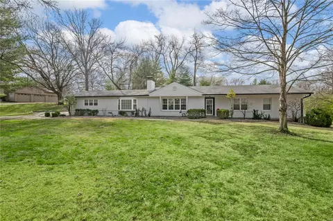 15 Ladue Crest Ln, Ladue, MO 63124