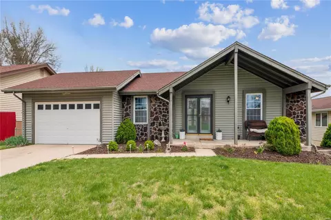 18 Park Charles Blvd N, Saint Peters, MO 63376