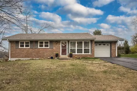19 Montauk Dr, Saint Louis, MO 63146