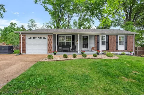 597 Golfwood Dr, Ballwin, MO 63021