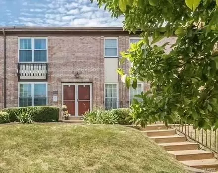 11981 Villa Dorado Dr, Saint Louis, MO 63146