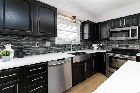 Kitchen - 6929 Brassel Dr, O'fallon, MO 63368 photo 4 of 7