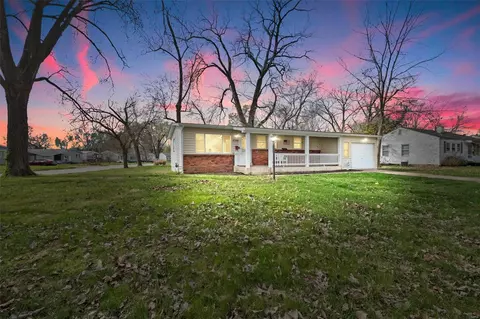 11200 Saint Shawn Ln, Saint Ann, MO 63074