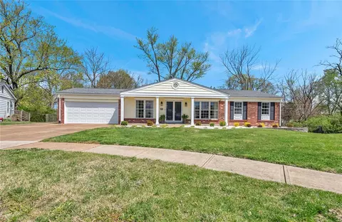 4855 Stanhope Dr, Saint Louis, MO 63128