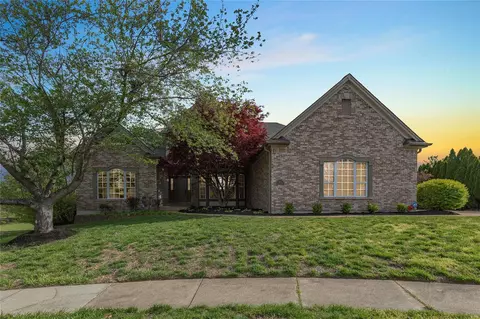 401 Equestrian Pointe Ct, Chesterfield, MO 63005