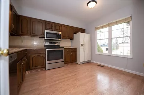 Kitchen - 1037 Ridgeway Meadow Dr, Ellisville, MO 63021 photo 2 of 2