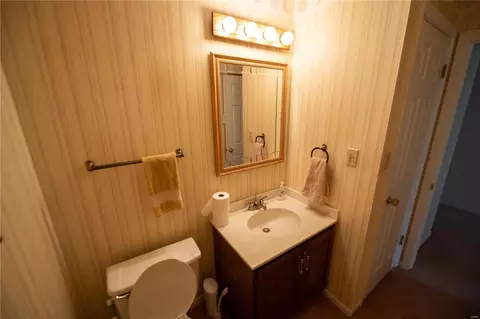 Bath - 1037 Ridgeway Meadow Dr, Ellisville, MO 63021 photo 5 of 6