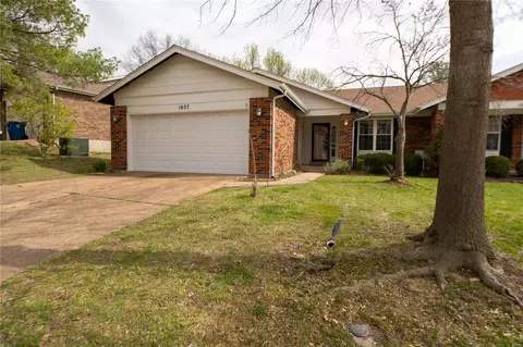 1037 Ridgeway Meadow Dr, Ellisville, MO 63021