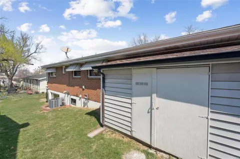 Exterior - 715 Plaza Dr, O'fallon, MO 63366 photo 3 of 6