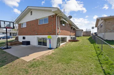 Exterior - 715 Plaza Dr, O'fallon, MO 63366 photo 4 of 6