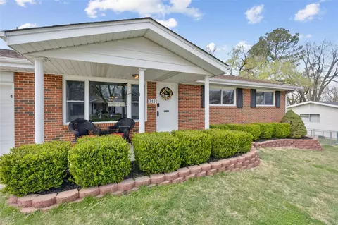 Exterior - 715 Plaza Dr, O'fallon, MO 63366 photo 5 of 6