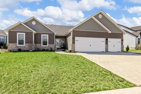 1035 Timber Bluff Dr, Wentzville, MO 63385