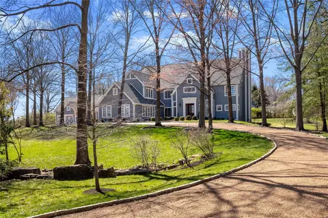 9719 Conway Rd, Ladue, MO 63124