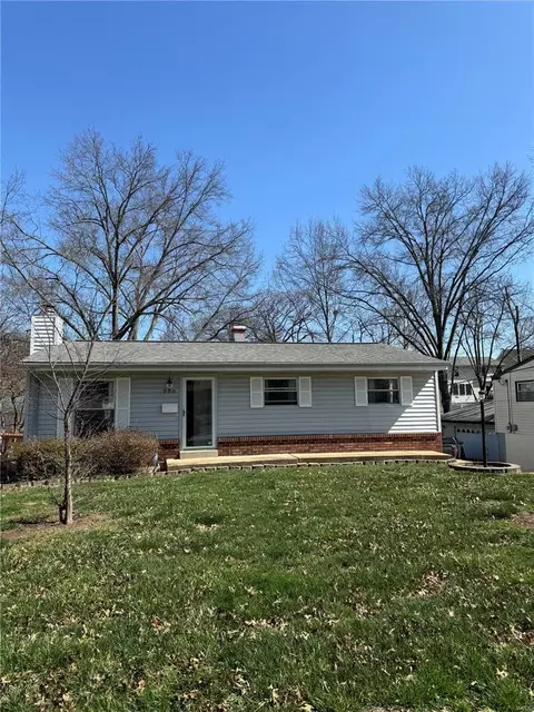 250 Crest Ave, Saint Louis, MO 63122