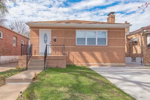 6439 East Ct, Saint Louis, MO 63116