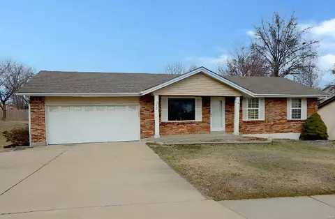 3862 Towers Rd, Saint Charles, MO 63304