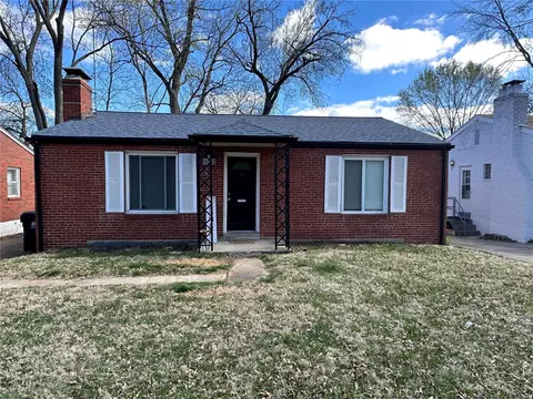 1062 Mona Dr, Saint Louis, MO 63130