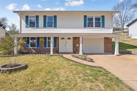2567 Wesglen Estates Dr, Maryland Heights, MO 63043
