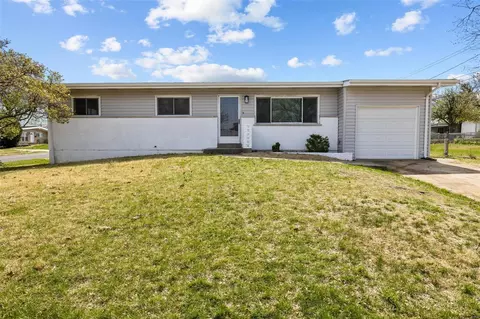 1530 Night Dr, Florissant, MO 63031