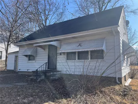 1230 Darr Dr, Saint Louis, MO 63137