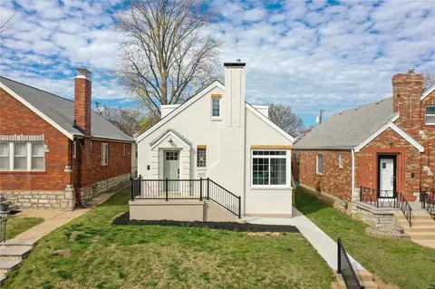 6551 Lindenwood Pl, Saint Louis, MO 63109