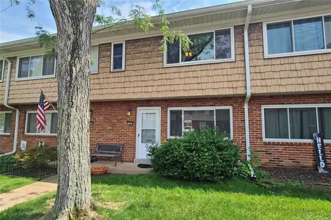 10883 Carroll Wood Way, Saint Louis, MO 63128