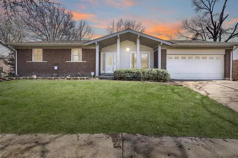 3646 Argonne Forest Dr, Florissant, MO 63034