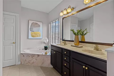 Bath - 1126 Ridgeway Meadow Dr, Ellisville, MO 63021 photo 4 of 6