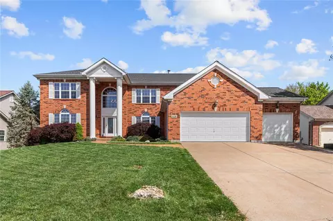 1126 Ridgeway Meadow Dr, Ellisville, MO 63021