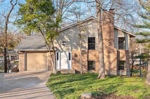 9900 Torigney Ct, Saint Louis, MO 63126