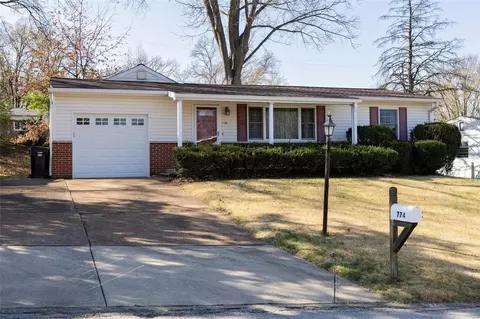 774 Redstone Dr, Mehlville, MO 63125