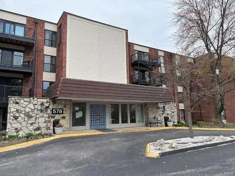 578 Sarah Ln #304, Saint Louis, MO 63141