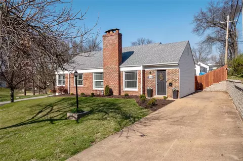 7059 Deerpath Dr, Saint Louis, MO 63123