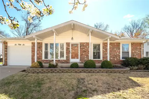 656 Green Forest Dr, Fenton, MO 63026