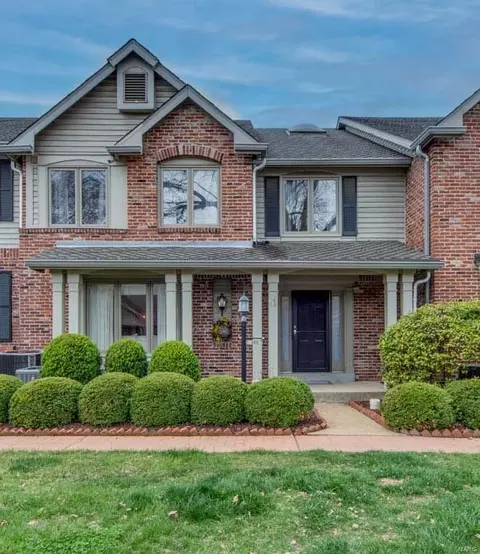 433 Conway Meadows Dr, Chesterfield, MO 63017