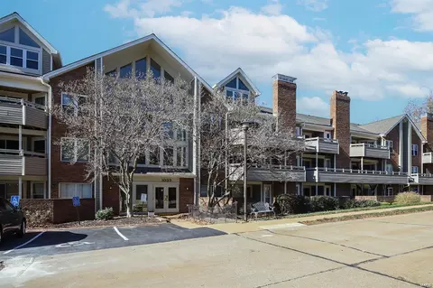 1033 Wilton Royal Dr #301, Saint Louis, MO 63146
