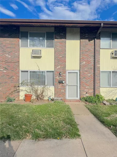 7752 Hazelcrest Dr, Hazelwood, MO 63042