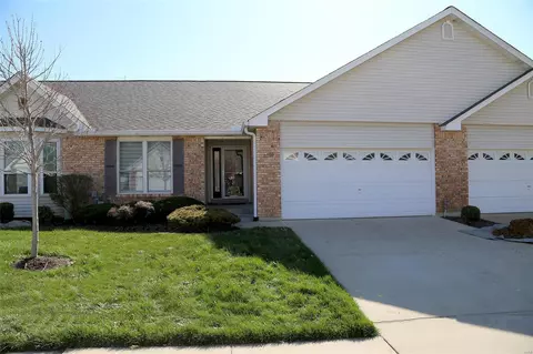 3199 Country Bluff Dr, Saint Charles, MO 63301